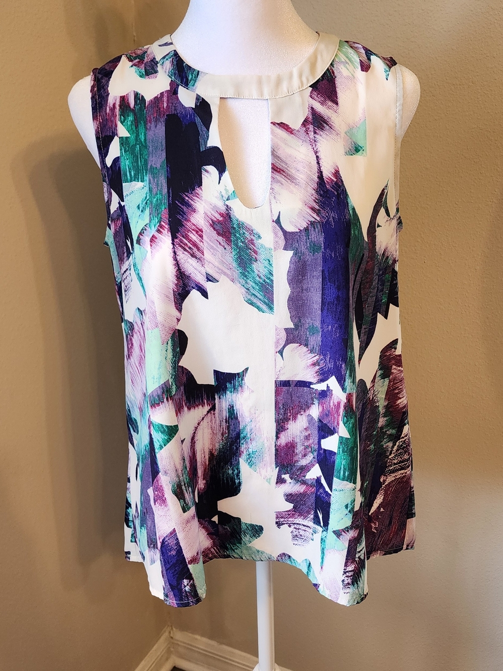 Collective Concepts White Sleeveless Keyhole Top with Purple & Teal Brushprint